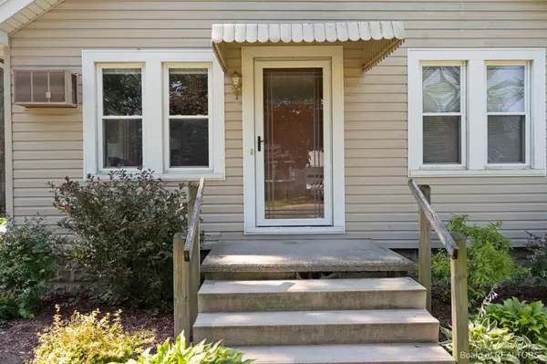 Petersburg, MI 49270,145 W Vesey