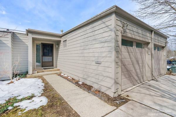 646 Watersedge Drive #207, Ann Arbor, MI 48105