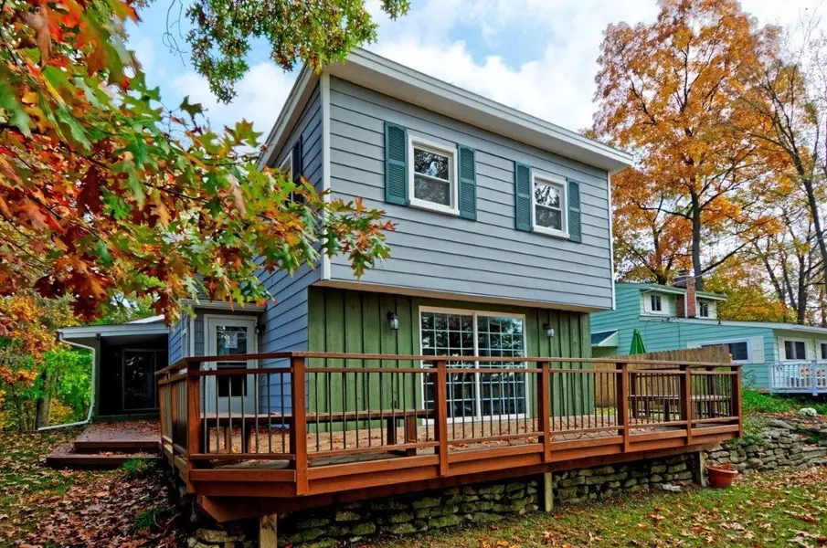 11541 Riverbank Lane, Pinckney, MI 48169