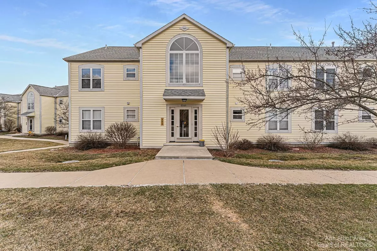 Ann Arbor, MI 48104,2241 S Huron Parkway #4