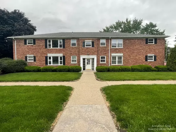 17590 Mack Avenue #18, Grosse Pointe, MI 48230