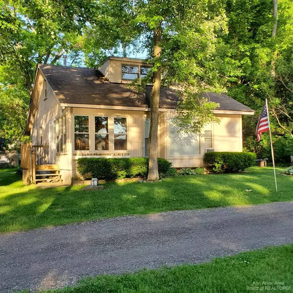 7490 Noahs Landing, Gregory, MI 48137