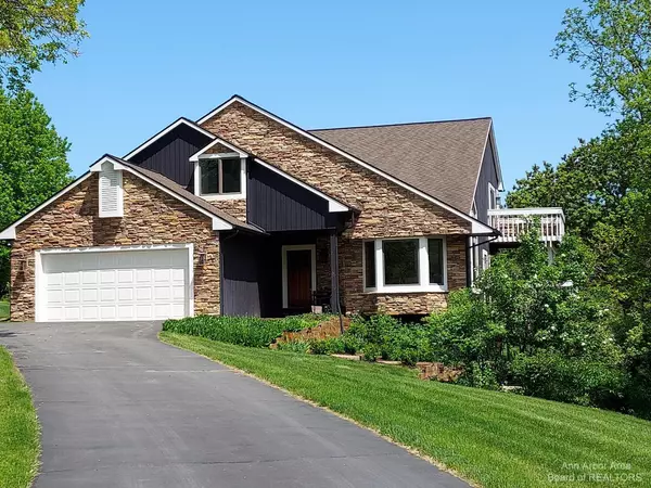 7906 Stonehedge Valley, Gregory, MI 48137