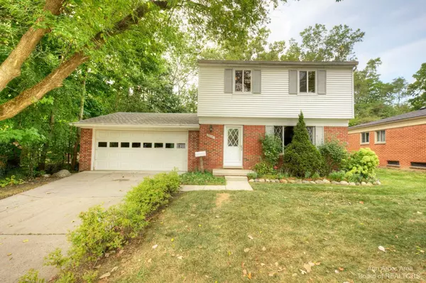 23237 Cora Avenue, Farmington Hills, MI 48336