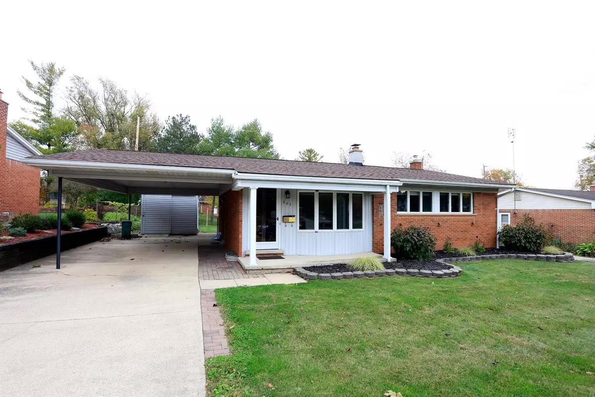 Saline, MI 48176,607 Crestwood Circle