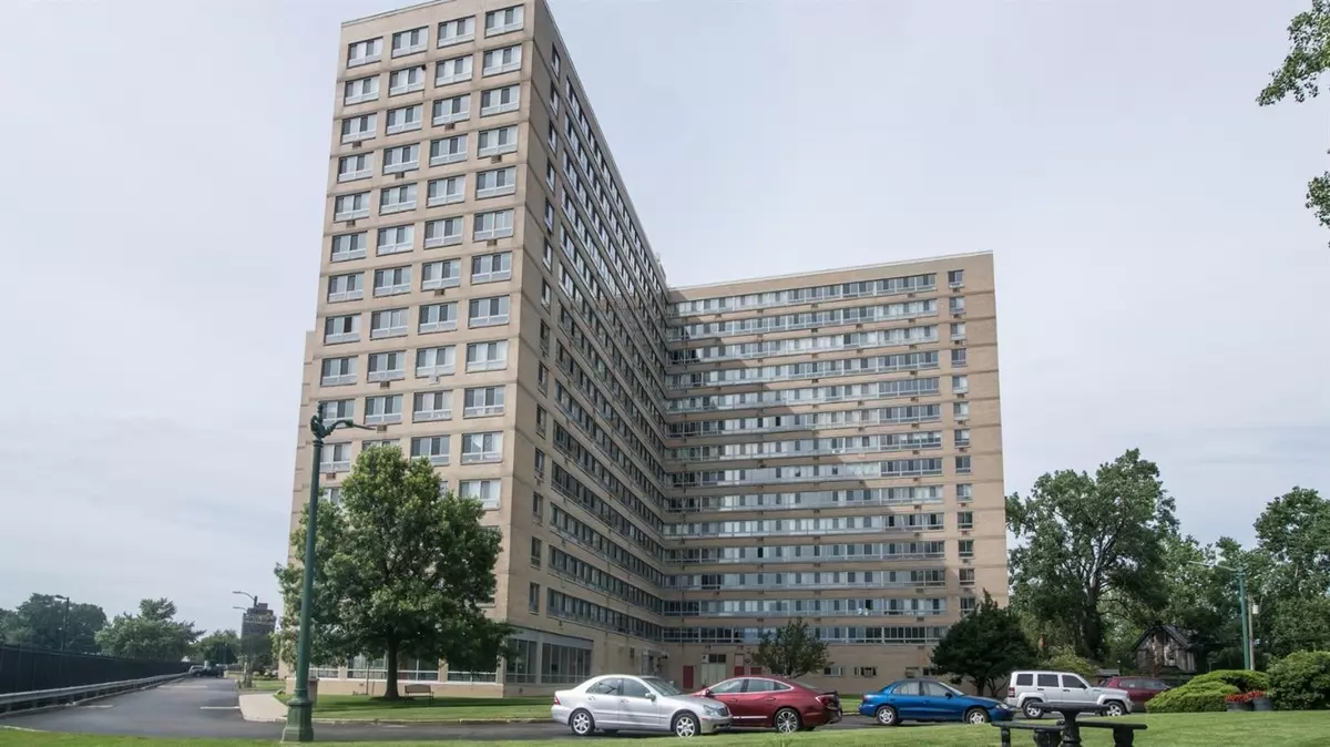 Detroit, MI 48214,8900 E Jefferson Avenue #1014