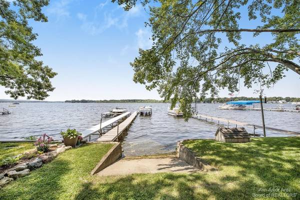 11344 Mcgregor Road, Pinckney, MI 48169