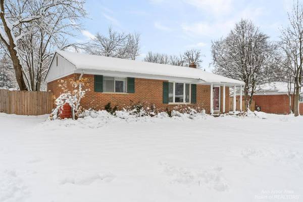 3310 Fernwood Avenue, Ann Arbor, MI 48108