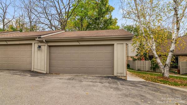 Ann Arbor, MI 48103,2256 Pine Grove Court