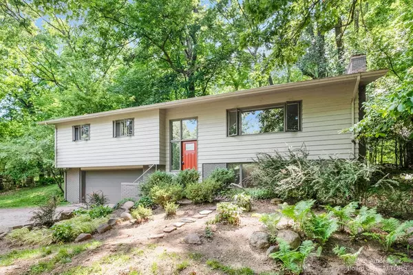 Ann Arbor, MI 48103,2525 Blueberry Lane