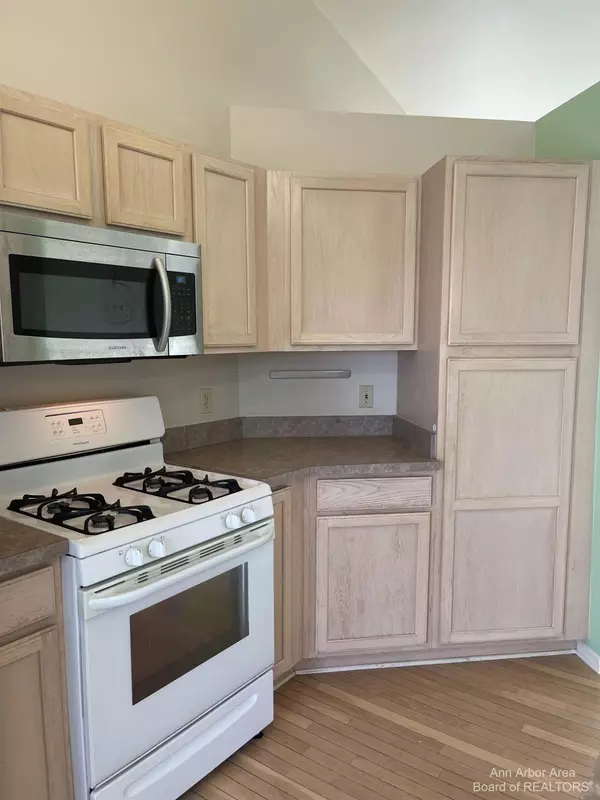 Ypsilanti, MI 48197,5063 Blue Spruce Drive