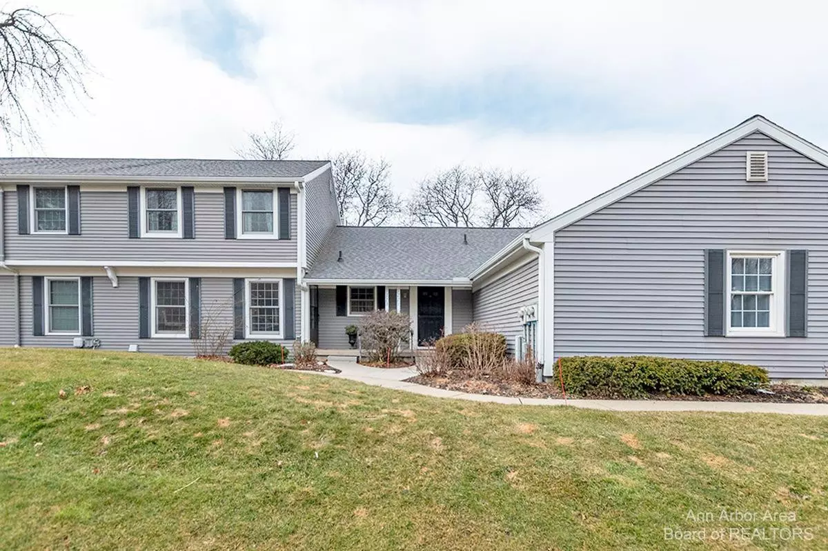 East Lansing, MI 48823,1221 Chartwell Carriage Way