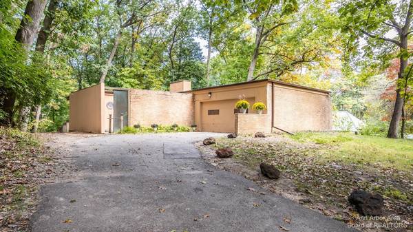 662 Hampstead Lane, Ann Arbor, MI 48103