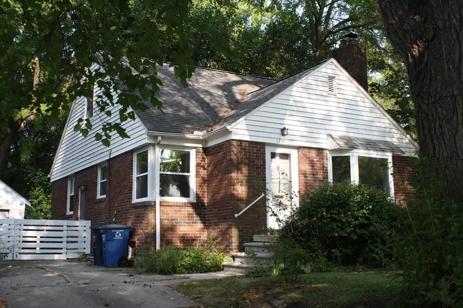 1711 Pontiac Trail, Ann Arbor, MI 48105