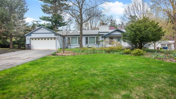 876 Heather Way, Ann Arbor, MI 48104