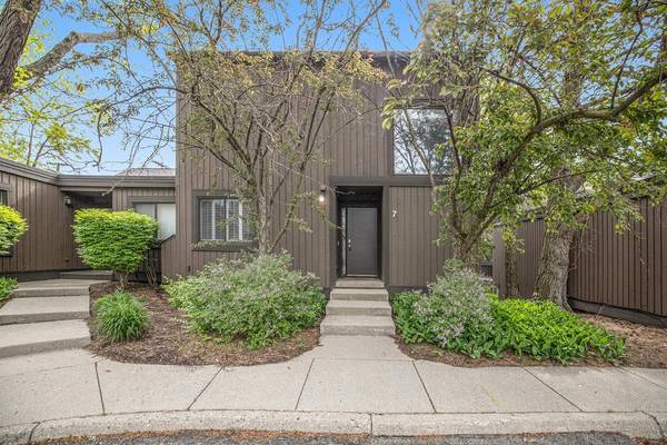 7 Eastbury Court, Ann Arbor, MI 48105