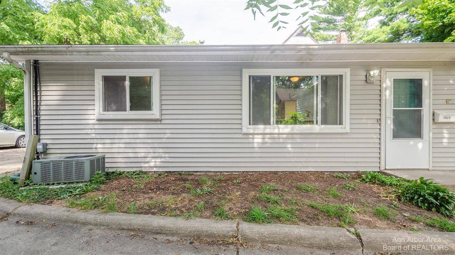 1923 Dexter Avenue,  Ann Arbor,  MI 48103