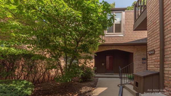 1046 Greenhills Drive, Ann Arbor, MI 48105