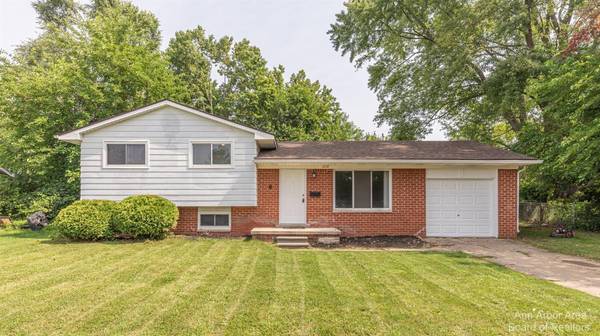 1019 MacArthur Drive, Ypsilanti, MI 48198