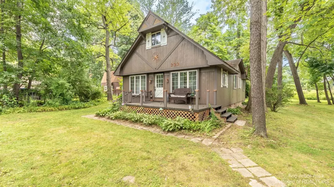 222 Ellsworth Lake Drive, Gregory, MI 48137