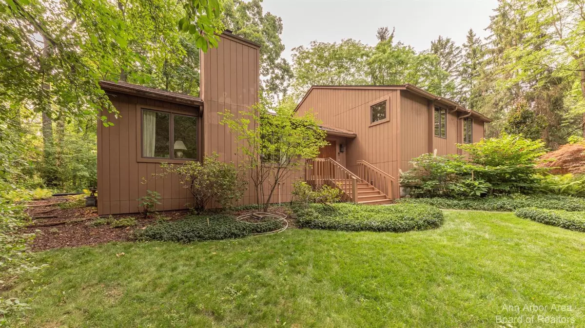 Ann Arbor, MI 48105,3991 Waldenwood Drive