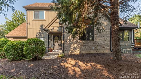 450 Village Oaks Court, Ann Arbor, MI 48103