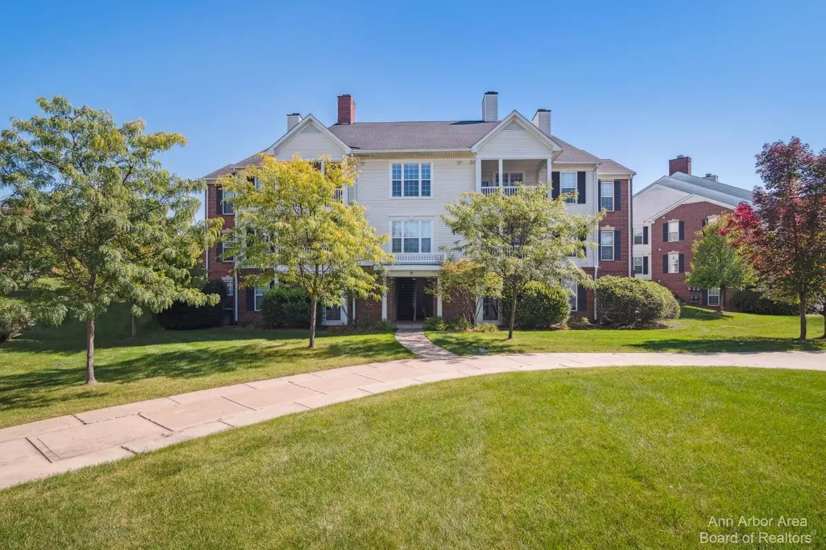 Ann Arbor, MI 48103,851 E Summerfield Glen Circle #14