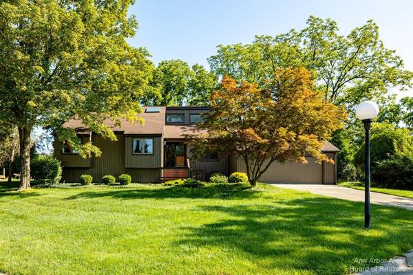 3720 Tremont Lane, Ann Arbor, MI 48105