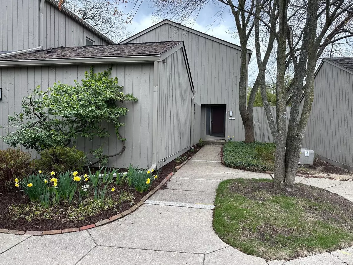 Ann Arbor, MI 48103,2202 Applewood Court