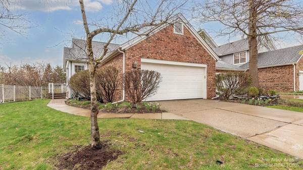 4474 Hillside Court, Ann Arbor, MI 48105