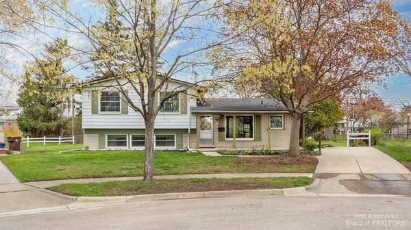 2923 Burlington Court, Ann Arbor, MI 48105