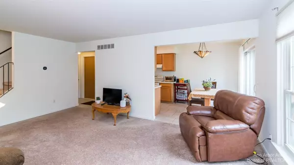 Ann Arbor, MI 48108,3064 Forest Creek Court #38