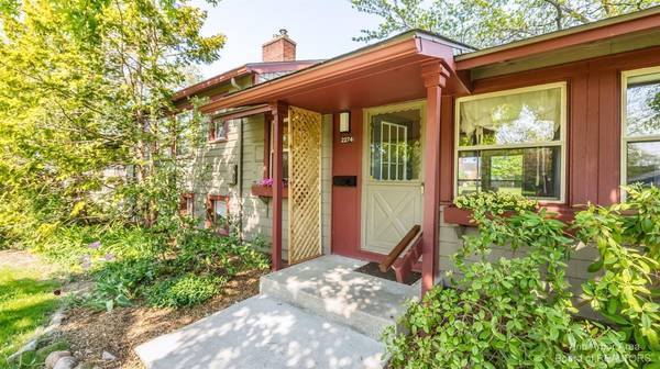 2274 Parkwood Avenue, Ann Arbor, MI 48104