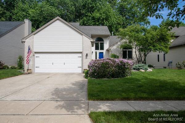 2460 Hawthorne Way, Saline, MI 48176