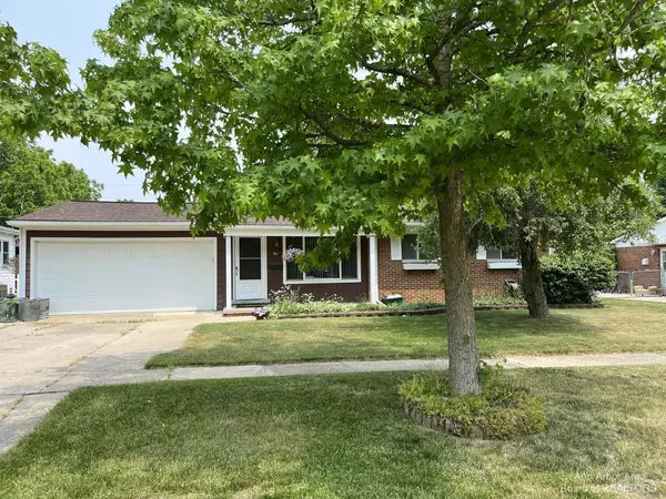 761 Knollwood Court,  Saline,  MI 48176