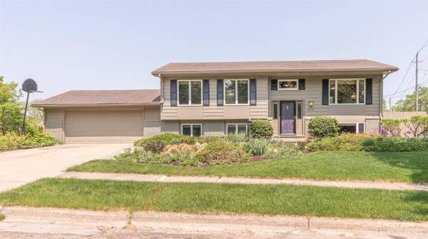 496 Hollywood Drive, Saline, MI 48176