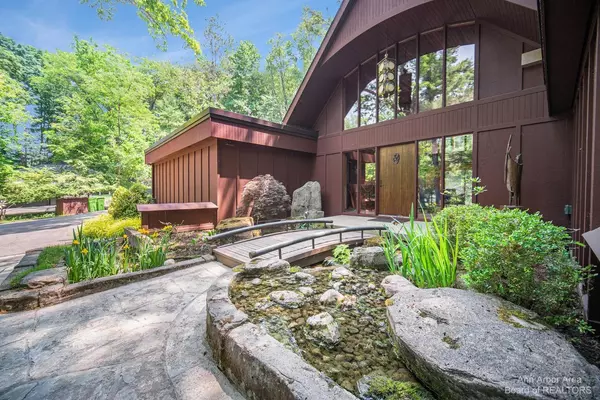 Ann Arbor, MI 48103,2755 Parkridge Drive