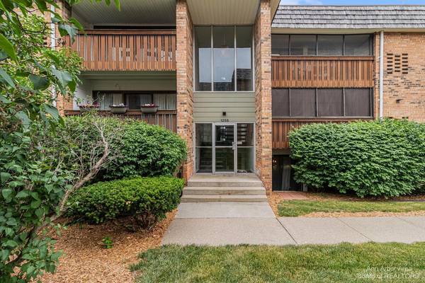 1255 S Maple Road #102, Ann Arbor, MI 48103