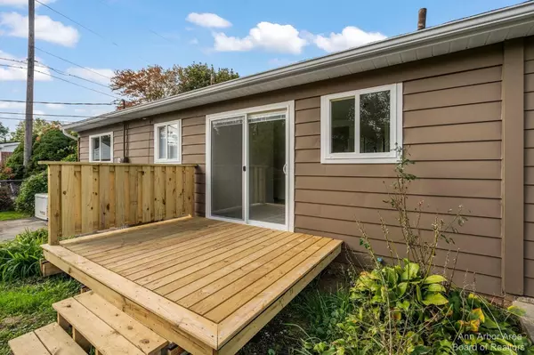 Saline, MI 48176,761 Knollwood Court