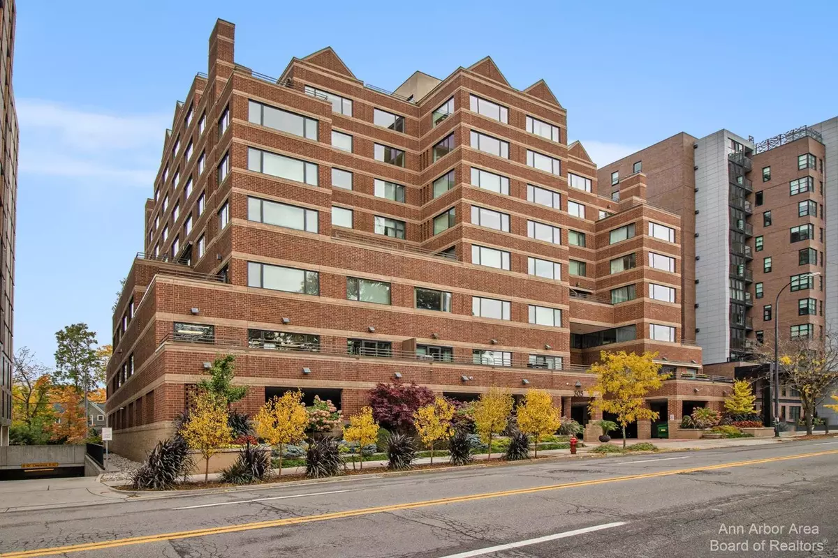 Ann Arbor, MI 48104,505 E Huron Street #707