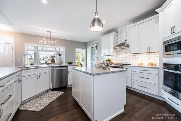 Ann Arbor, MI 48103,605 Grosbeak Drive