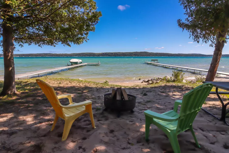 2569 E South Shore Drive, Frankfort, MI 49635