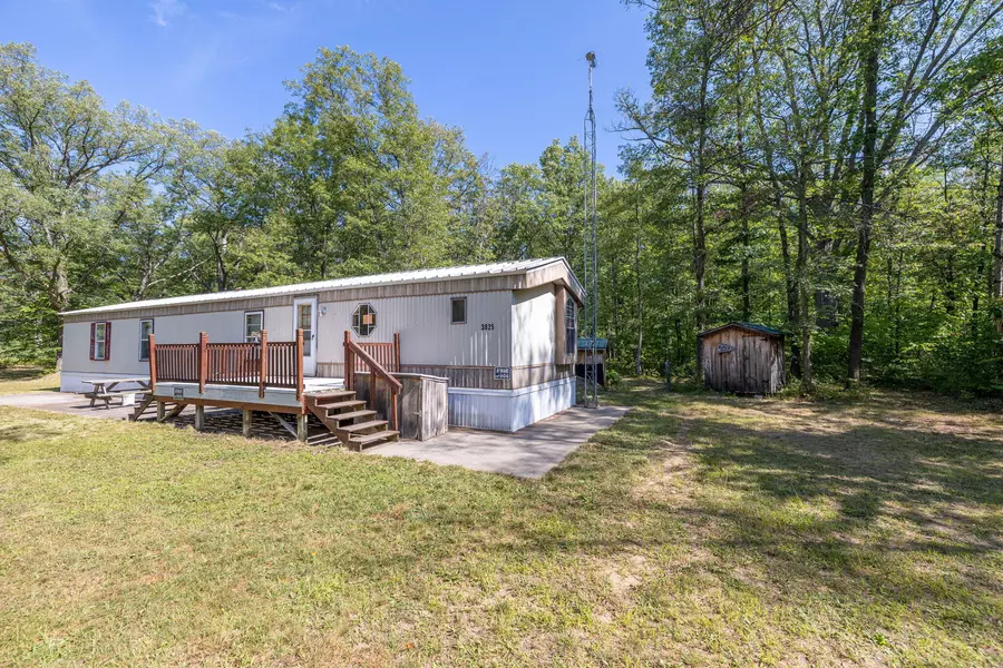 3825 E Buchanan Street, White Cloud, MI 49349