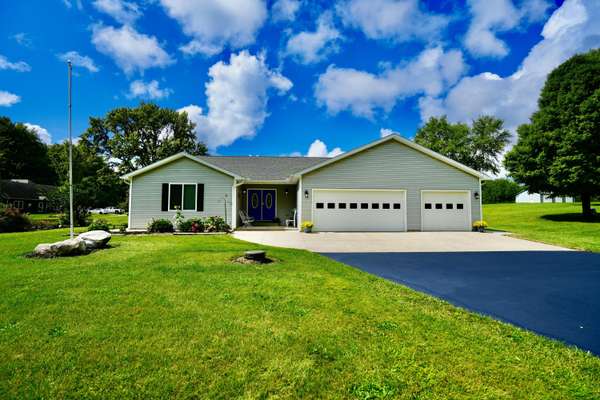 5910 Becht Road, Coloma, MI 49038