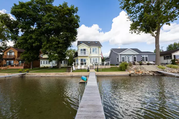 Clarklake, MI 49234,8564 N Shore Drive