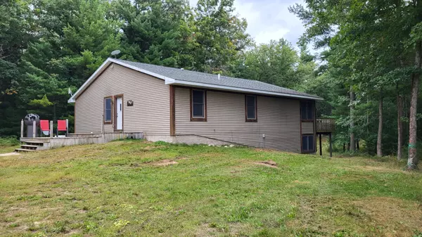 2972 S Spruce Avenue, White Cloud, MI 49349