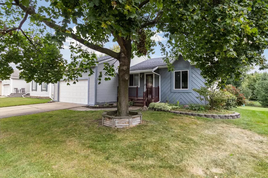 406 Bronco Way, Lansing, MI 48917