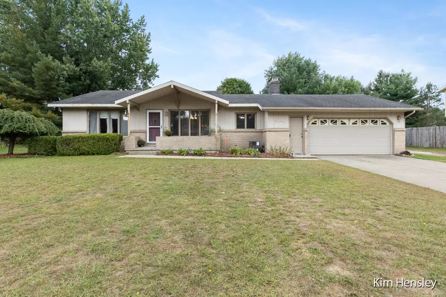 3346 Keswick NE Drive, Belmont, MI 49306