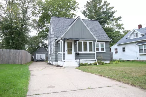 2045 Oakwood NE Avenue, Grand Rapids, MI 49505