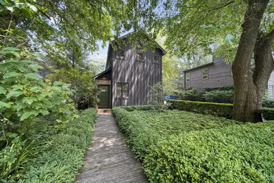 31 N Spring Street, Douglas, MI 49406
